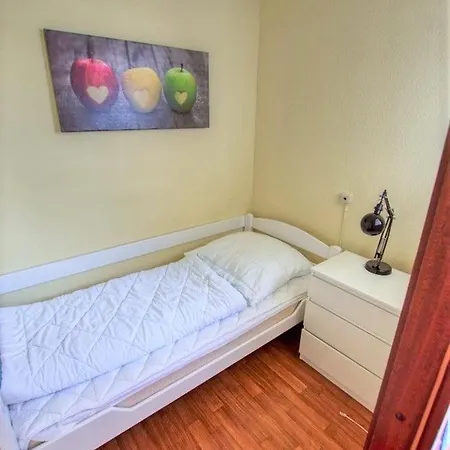 - Haus D, App 0d0806 *